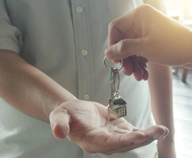 landlord handing over the keys to tenant